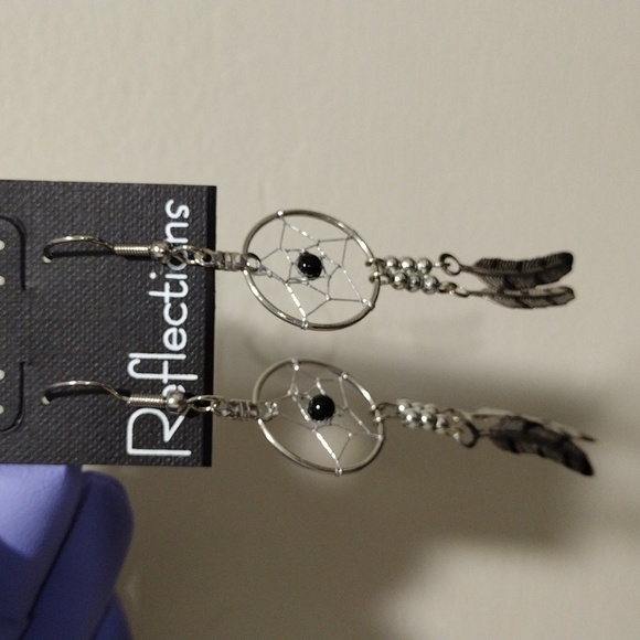 Women's Silver-tone Dream Catcher Feather, Black Beads drop Dangle Earrings - Picture 3 of 4